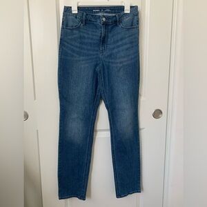 Old Navy Women's Straight Leg Jeans in Classic Denim
